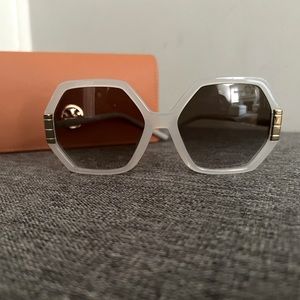 Tory Burch Gray Eleanor Geometric sunglasses! BNIB with case!